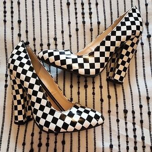 CHECKERED PUMPS